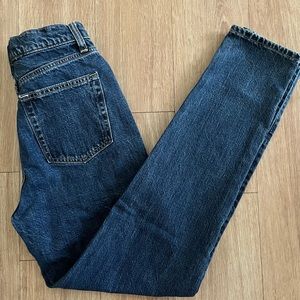 GAP mom jeans in size 25T. NEW